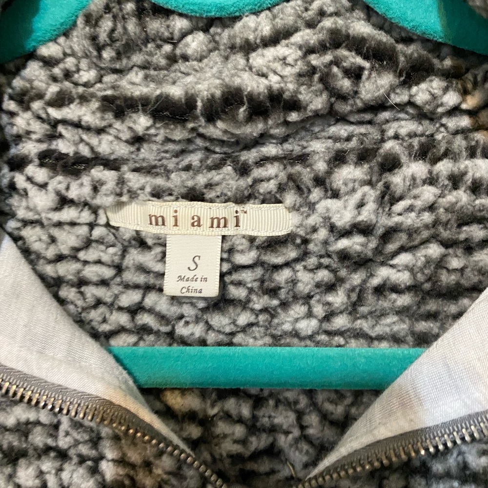 Miami puffer sweater
